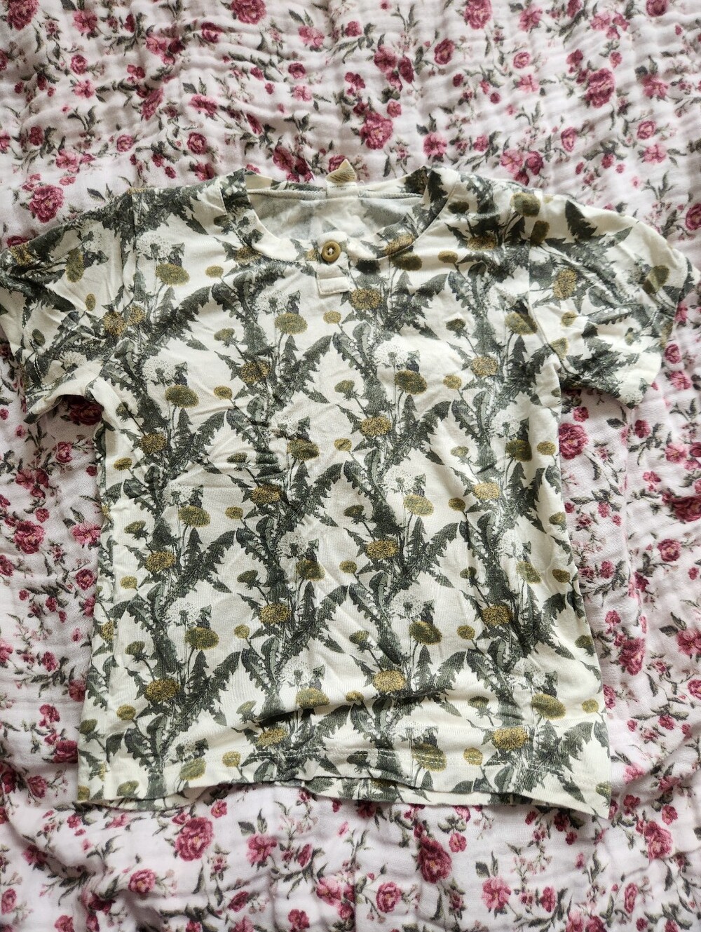 Kate Quinn Woods Dandelion Tee Size 5